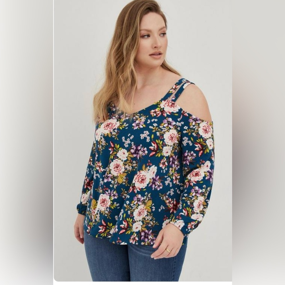 Torrid Knit Crepe V-Neck Cold‎ Cutout Cold Shoulder Top
